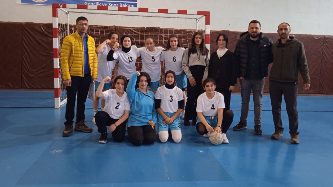 Kız Futsal Takımımızdan İlk Galibiyet